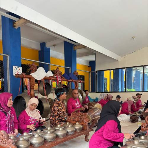 Studi Tiru SMAN 26 Maluku Utara di SMAN 15 Surabaya